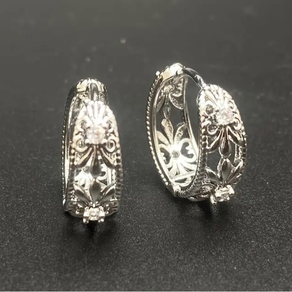 Hoop earrings - Picture 5 of 5